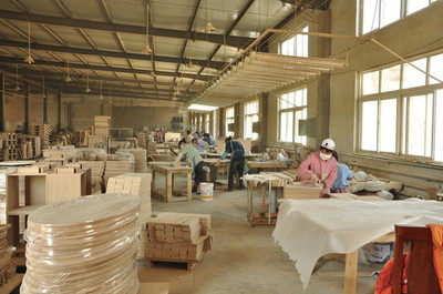 家具厂车间,家具厂工人